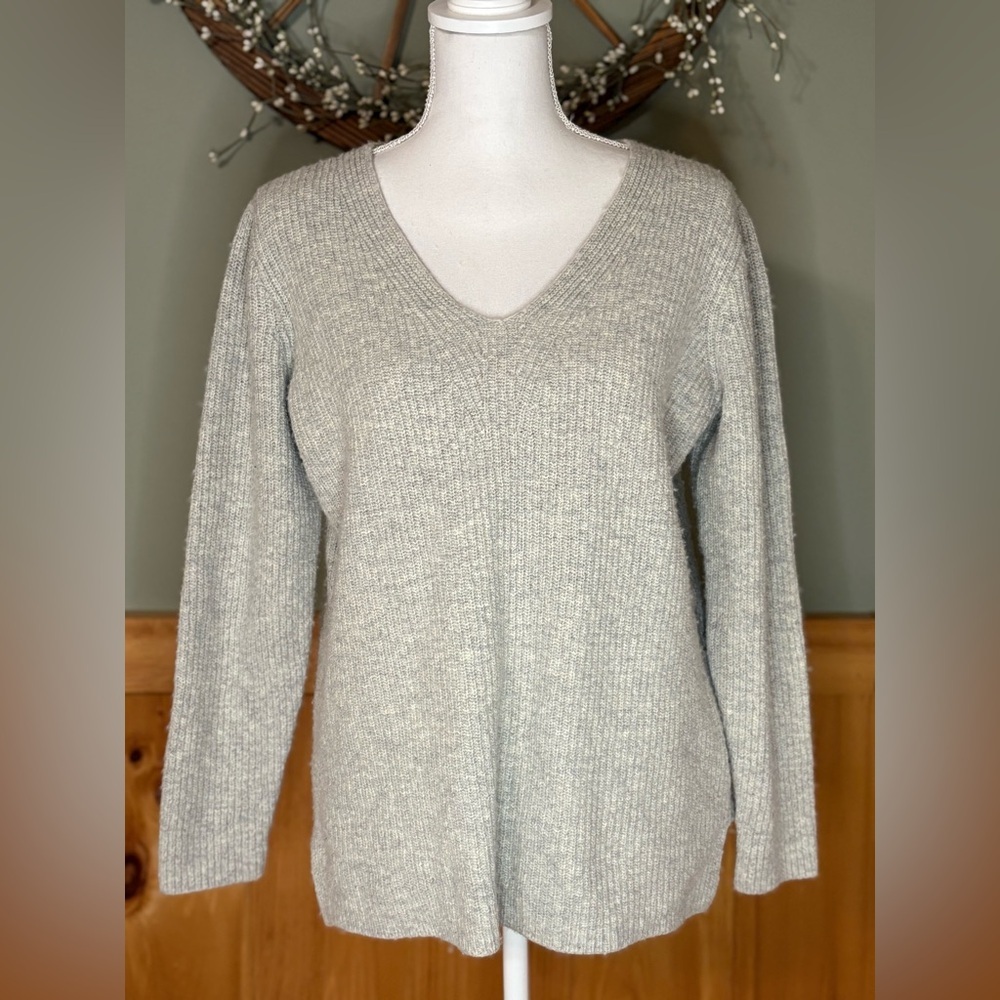 J. Crew Light Gray V-Neck Wool Blend Sweater size Large